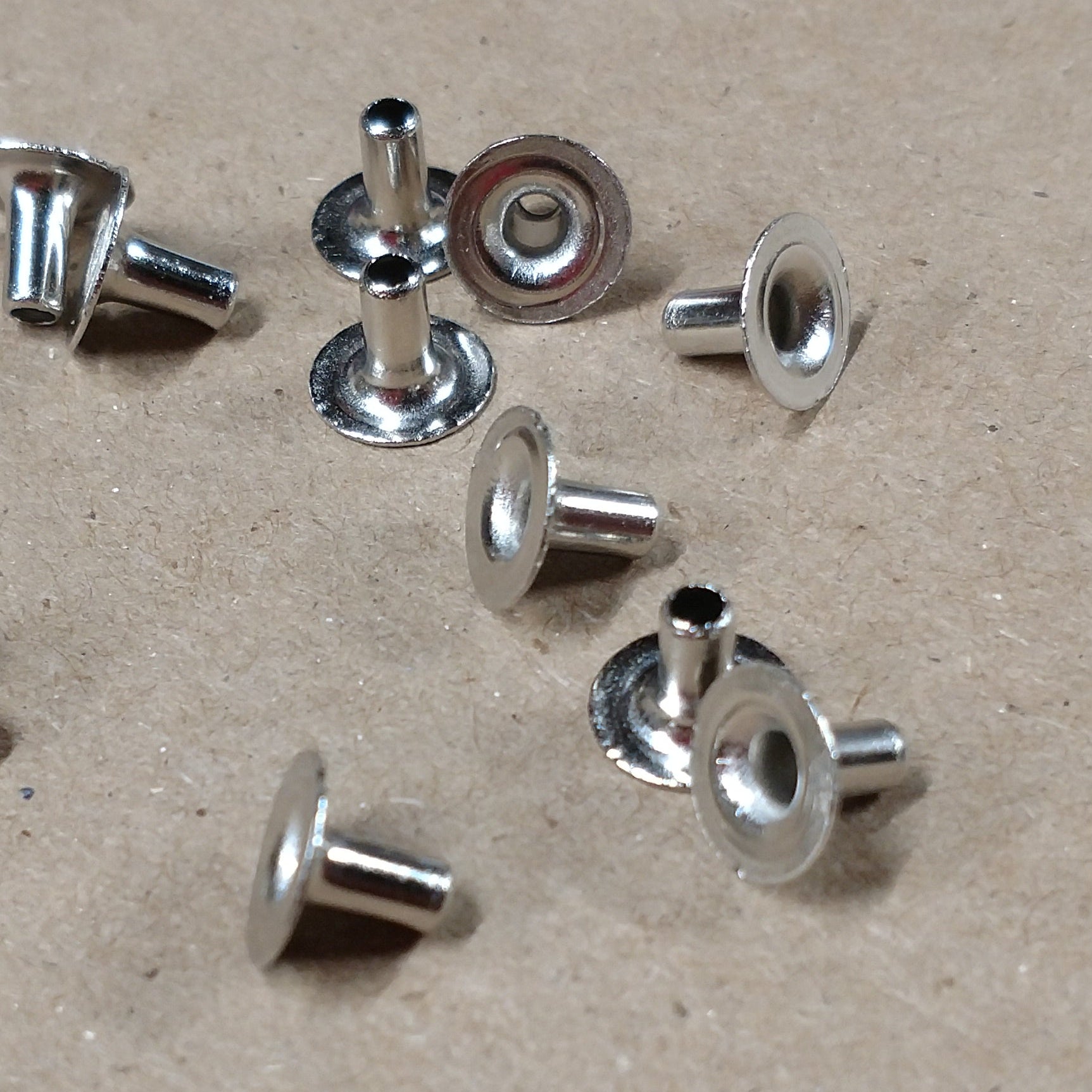 Tail Grommets - Small Flat Face - 11/32